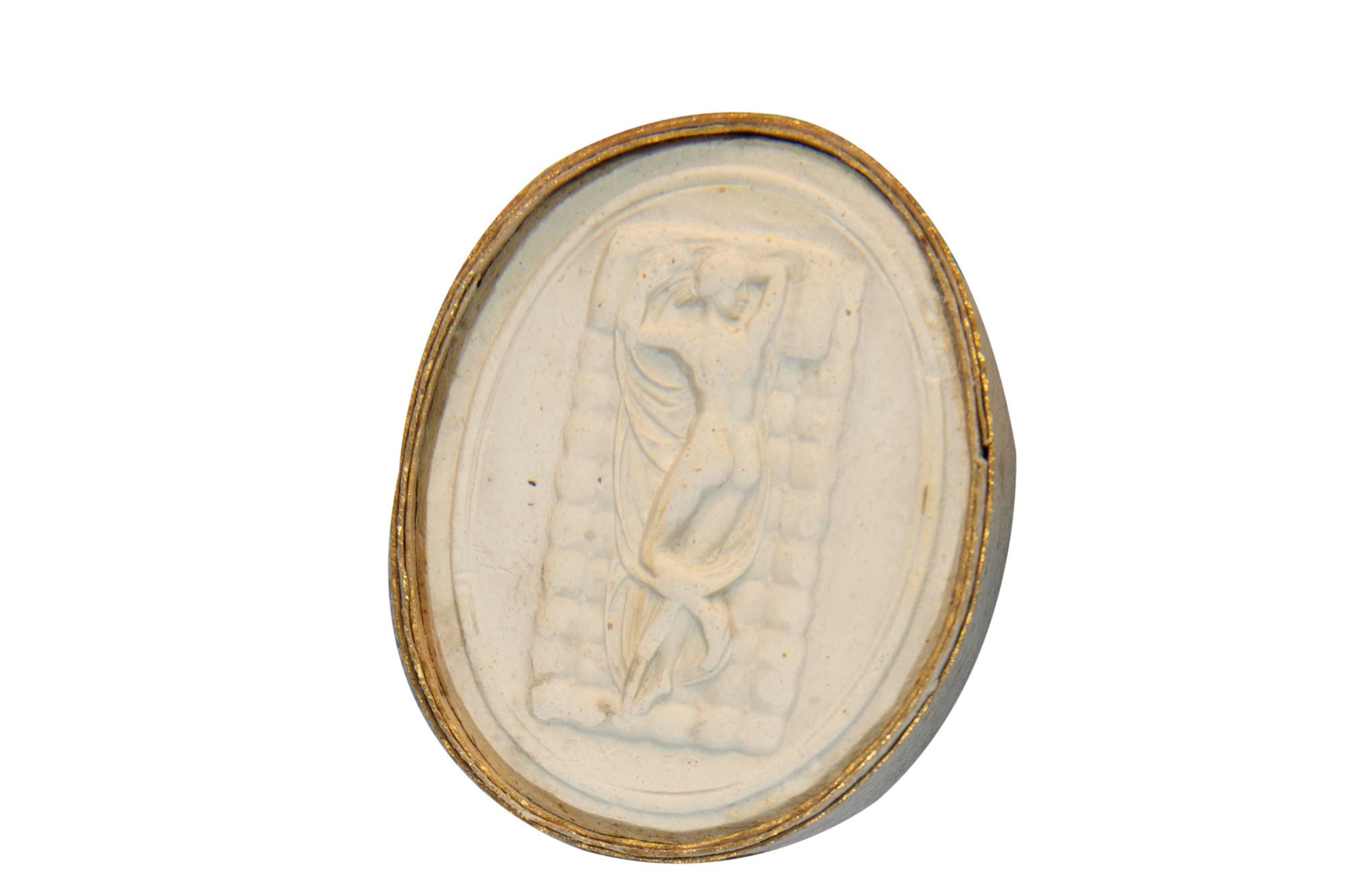 Reprodução em gesso de forma oval de uma figura feminina