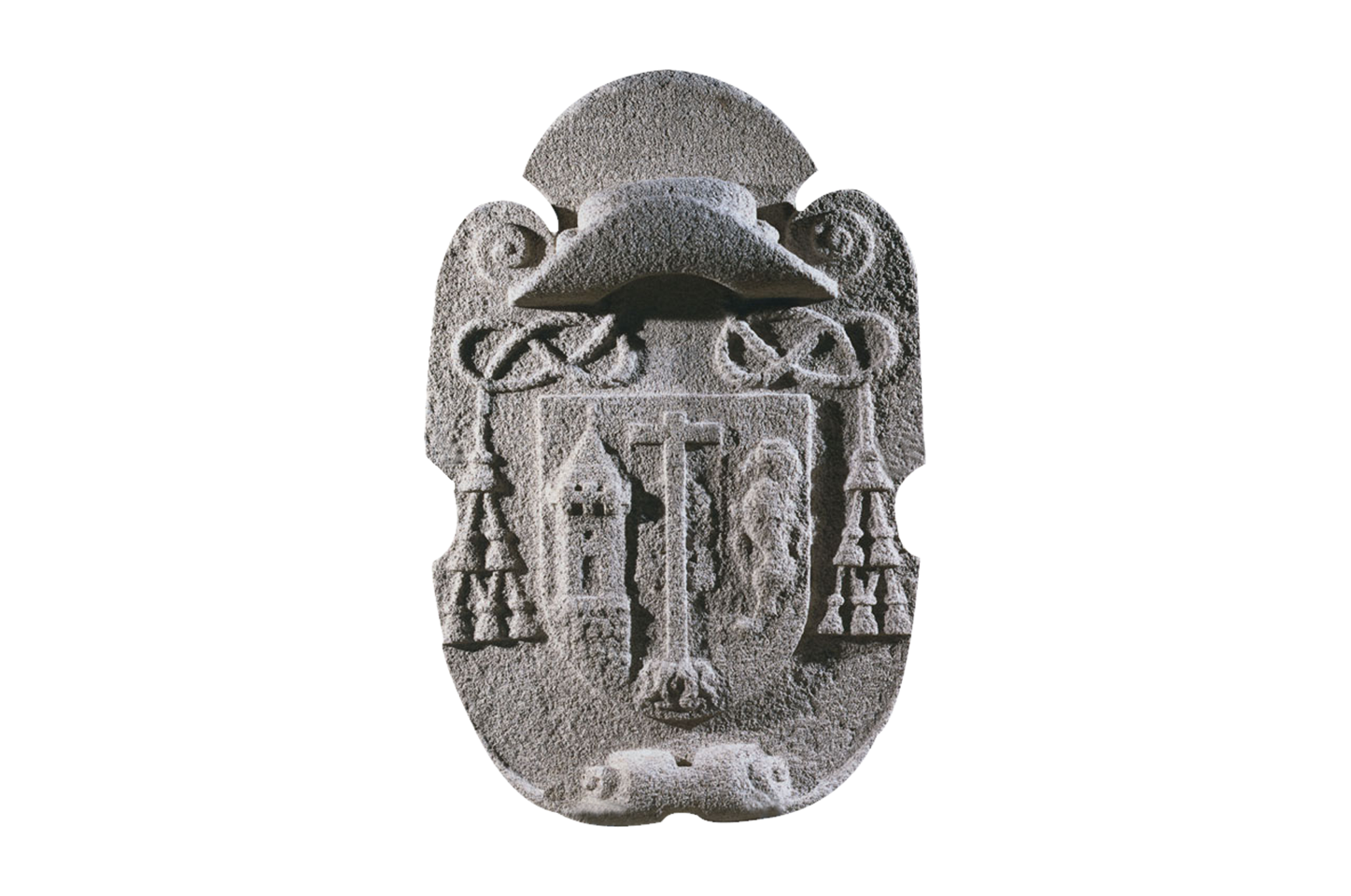 Pedra em granito com a representação de um escudo ao centro
